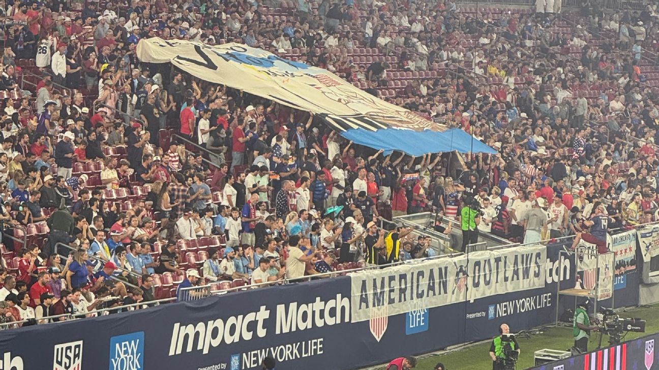 美国队世界杯主题 Tifo 诞生记：坦帕球迷如何把看台做成大场面